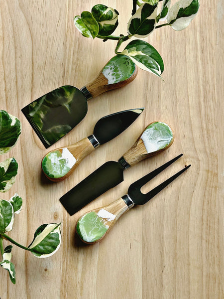 Customised set of 4 cheese knives